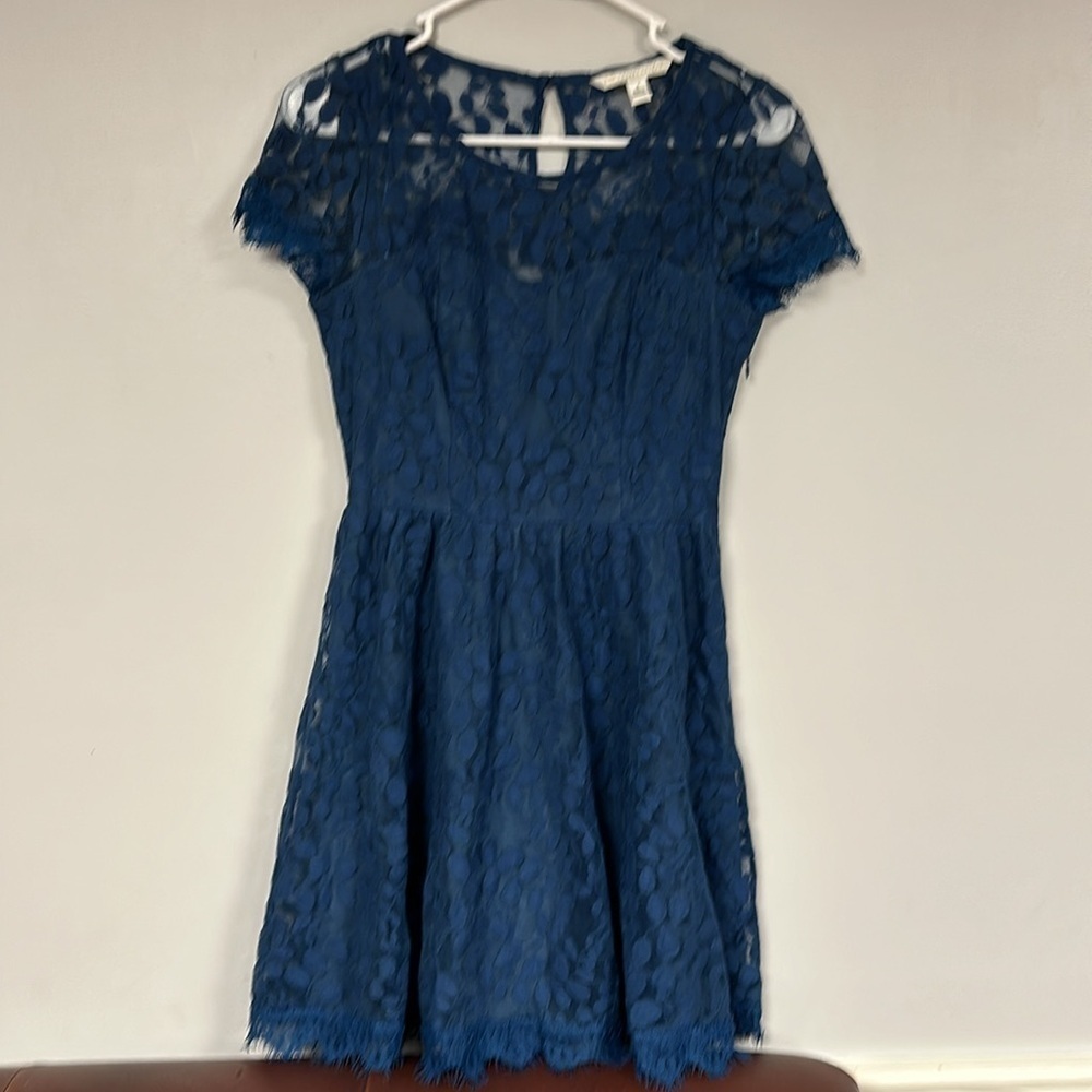 LC LAUREN CONRAD  Dress Lined, Lace Overlay, Dark Slate Blue, cap Sleeve, size 4